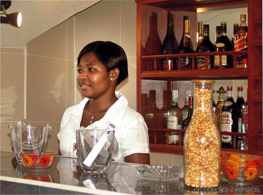 Eastgate Hotel Akra Restoran fotoğraf